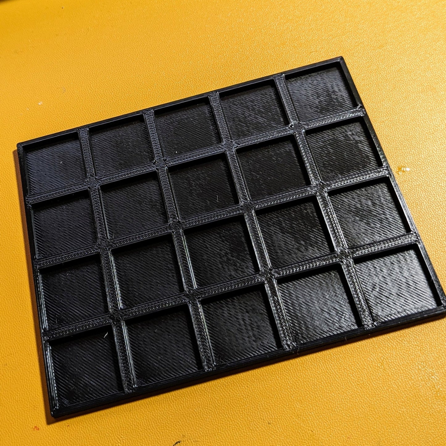 Square base converter 20 mm to 25 mm for Warhammer The old world. Usable as Movement Tray for your old Warhammer fantasy or The 9th Age - TheMajorLab